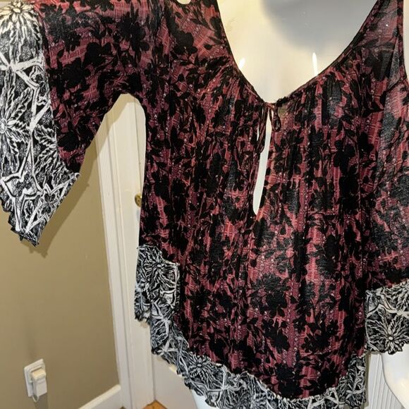 Free People Chloe Cold Shoulder Cherry Combo Floral Keyhole  Blouse - Picture 5 of 10
